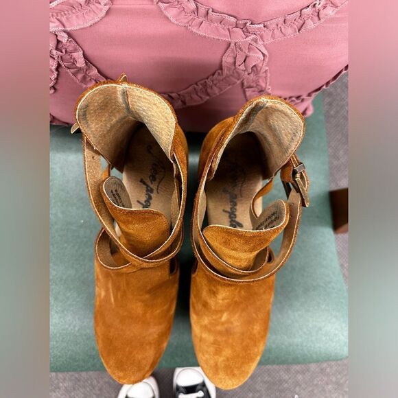 Free People Ladies 41 Brown Suede Wedge Booties - Picture 3 of 5